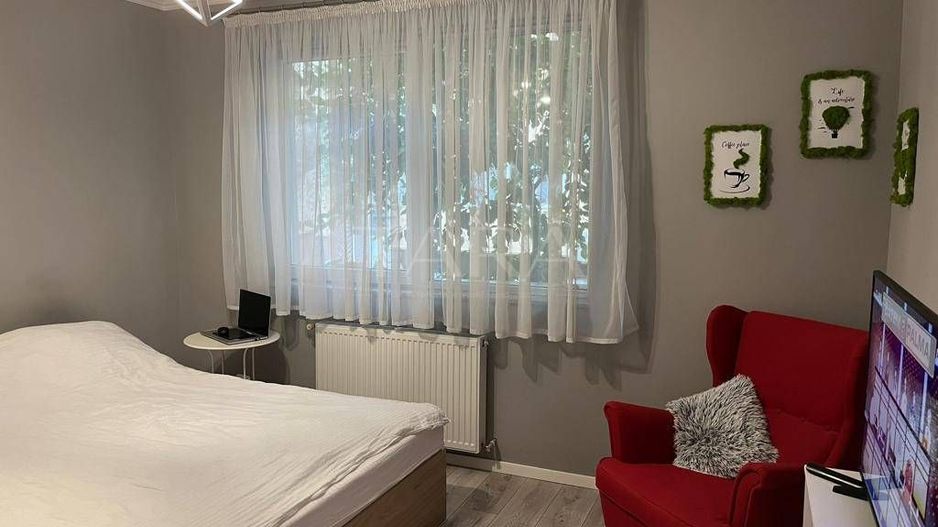 Apartament cu 2 camere, balcon și parcare inclusă, zona Florilor. - Poză 6