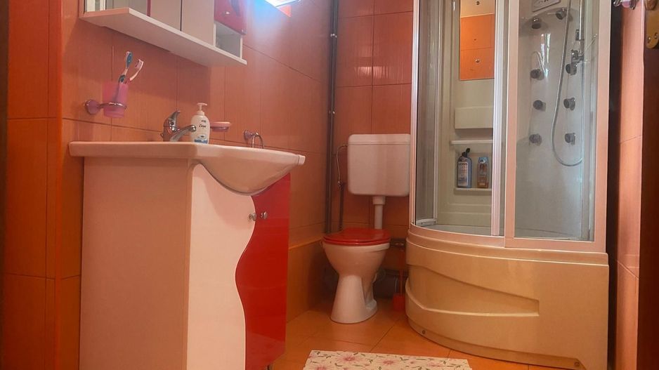 Oportunitate:clinica, birouri etc! Vanzare casa cu 4 camere-Targoviste - Poză 7