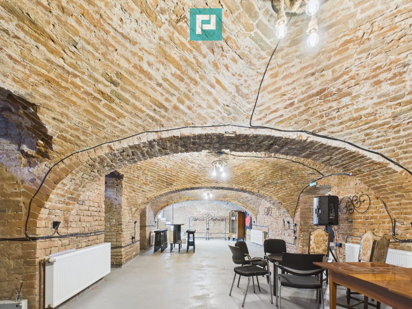 Eleganță subterană - pivniță exclusivistă Arad - Poză 27