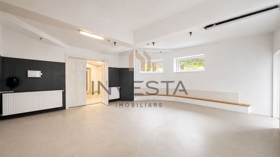 Vila spatioasa cu 15 camere de inchiriat in zona Andrei Muresanu - Poză 32
