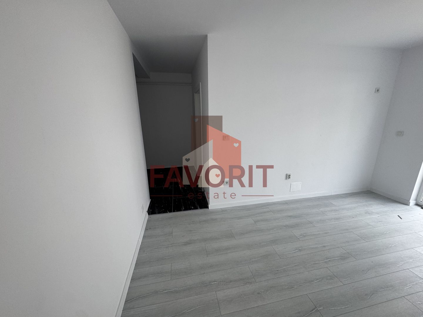 Decomandat.  Spatiu depozitare . Loc de parcare inclus - Poză 7