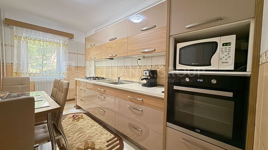 Apartament cu 2 camere, 2 bai, decomandat, etaj 1 - zona Racadau - Poză 1