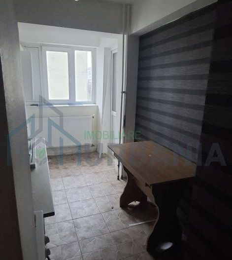 Inchiriez apartament 2 camere decomandat semi utilat - Poză 3