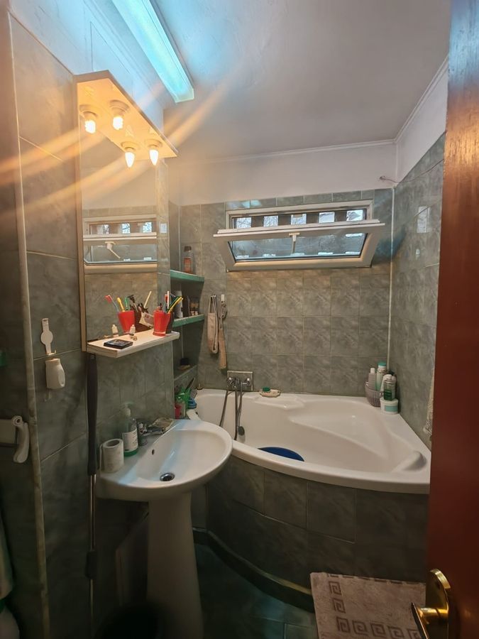 Apartament 3 camere, Brancoveanu, zona Covasna. Loc parcare. - Poză 3