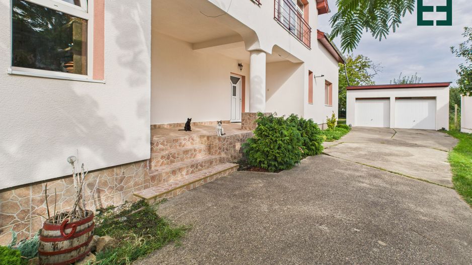 Casă tip Duplex cu 8 camere  - Zona Bujac - Arad - Poză 3