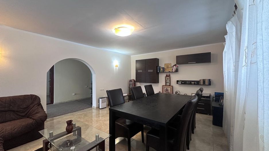 Casă de vânzare în Pucioasa! - Poză 9