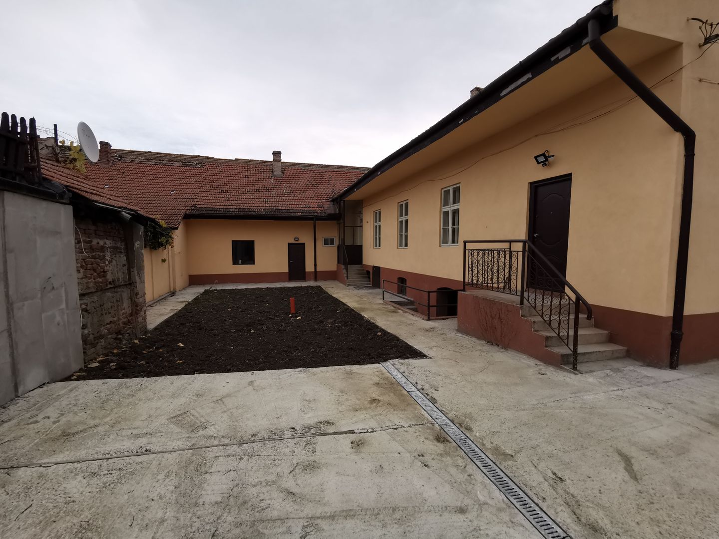 Casa singur in curte-zona Girocului - Poză 12