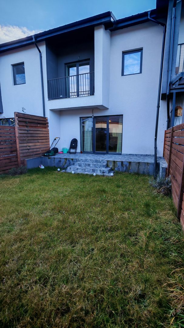 Vila tip duplex S+P+E cartier IZVOR Tarlungeni semimobilata179000 euro - Poză 1