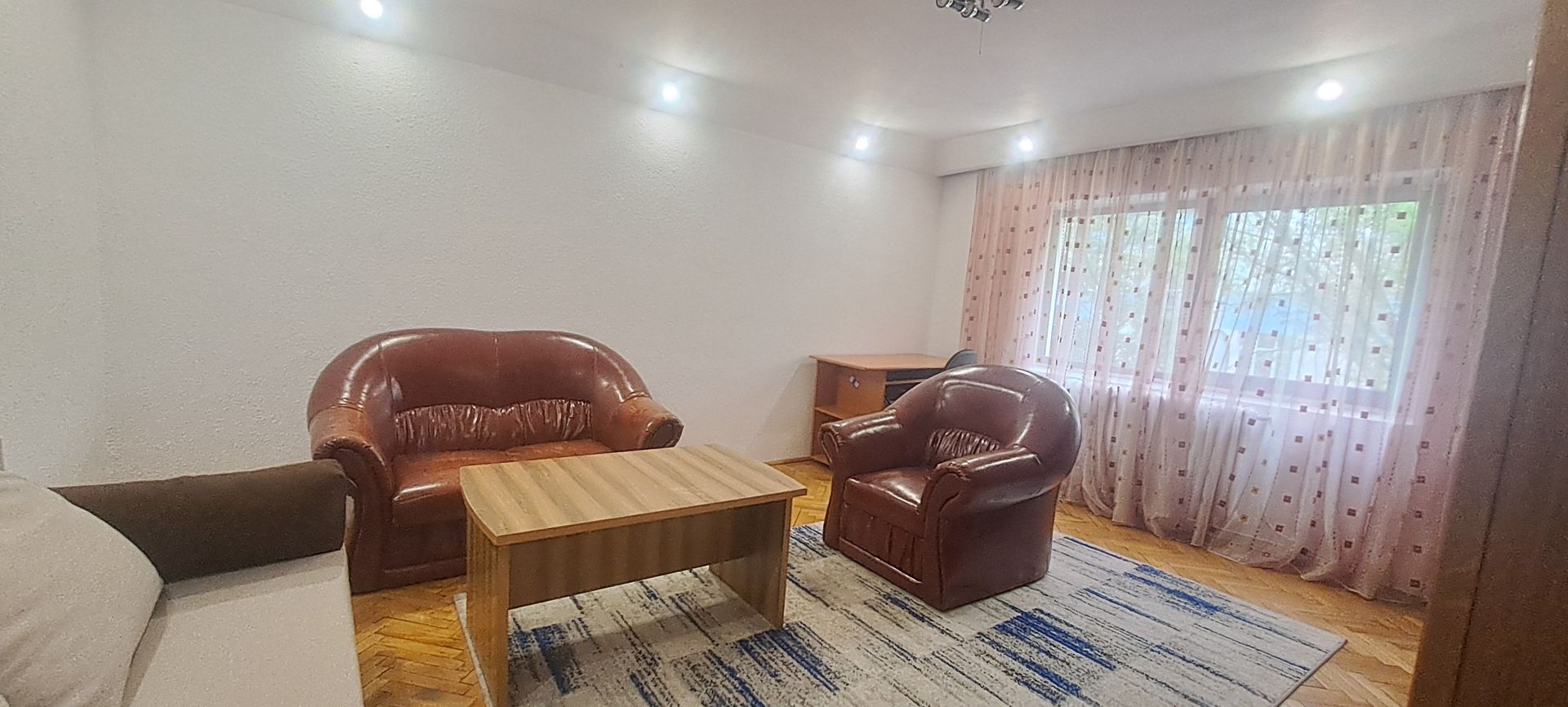 3 camere | Decomandat | Centrala proprie | Parcare - Poză 2