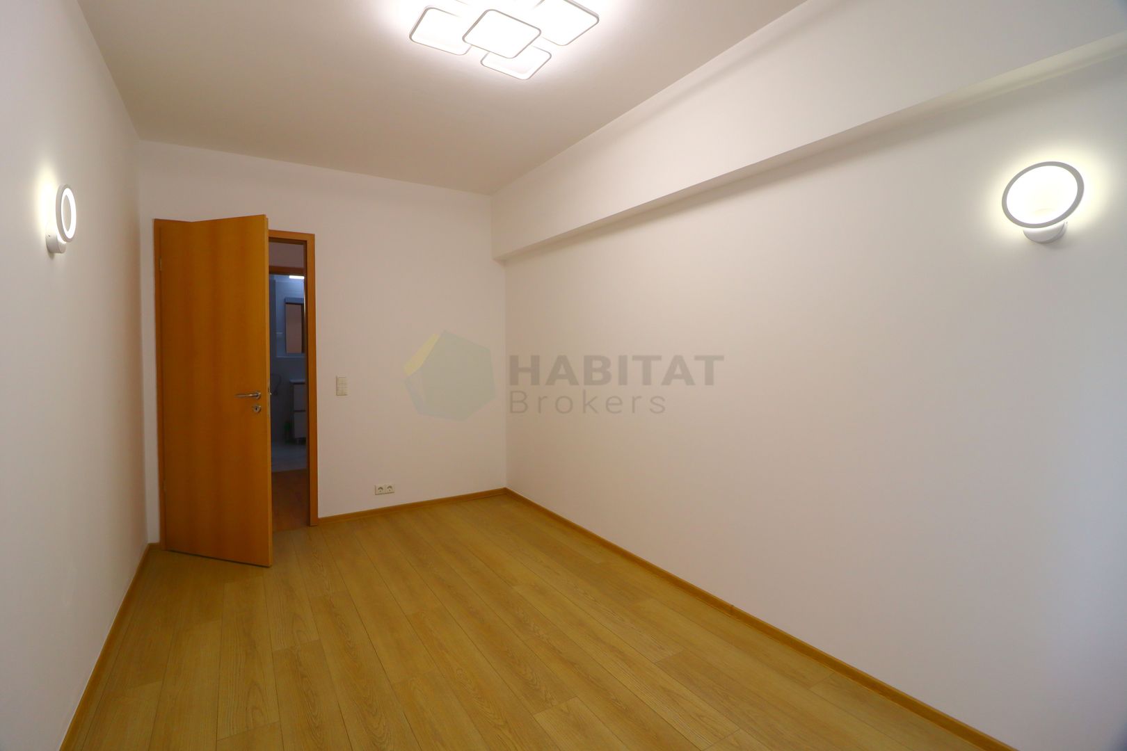 Proaspat igienizat, spatios, parcare subterană - Poză 15