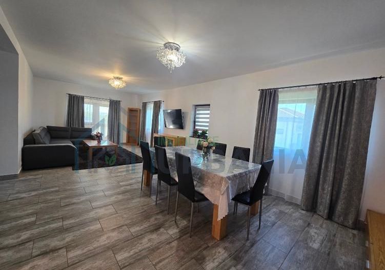 Casă individuală de vânzare în Valea Adâncă, zona 5 Drumuri – 560 mp teren, 176,63 mp construit - Poză 1