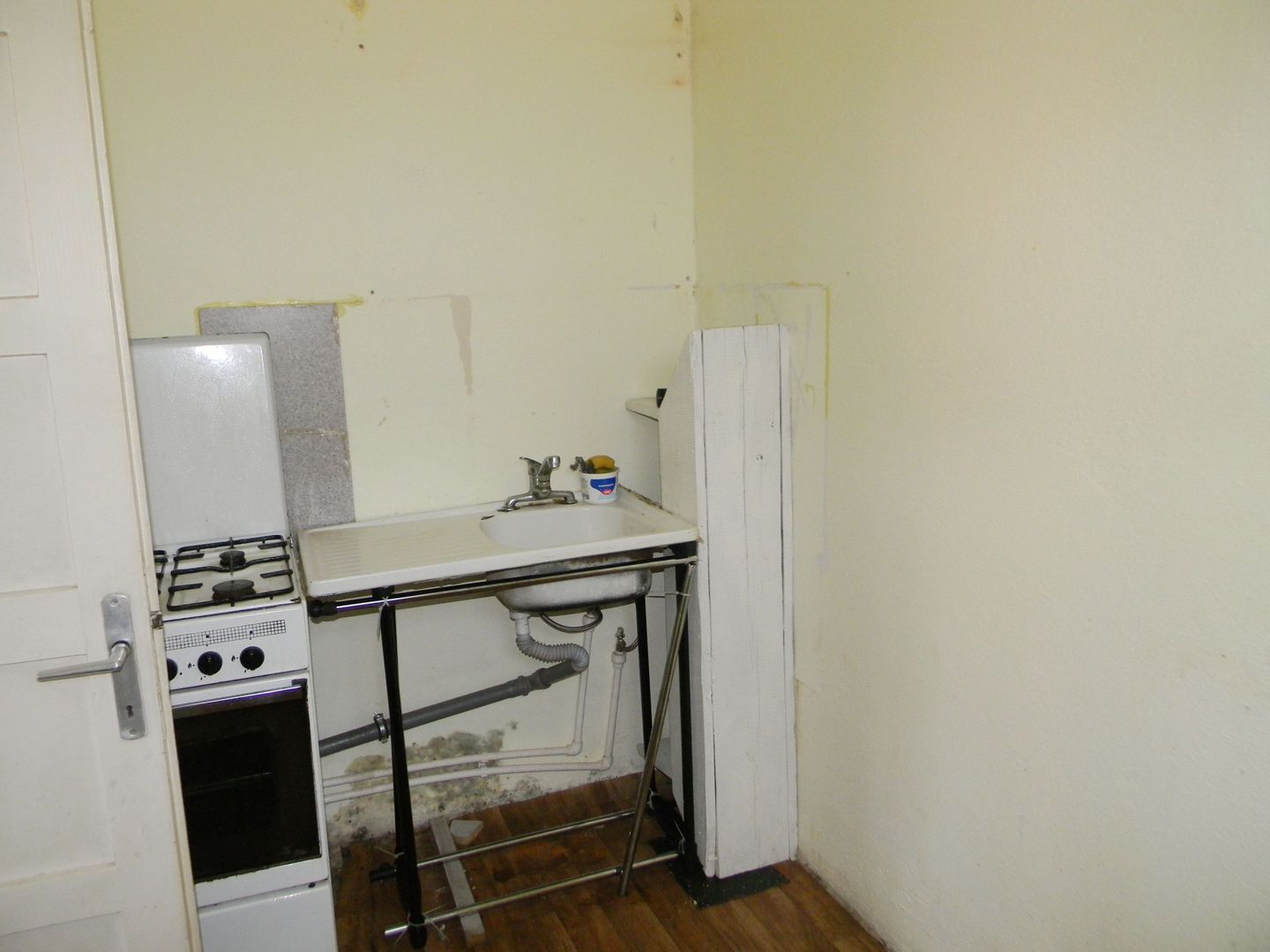 Proprietate cu 2 hale si casa la inchiriat,teren 1350mp - Poză 17