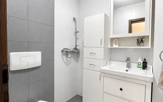 Vila cu 6 camere 4 bai, zona Spitalul Judetean, cu spa, garaj, beci - Poză 15