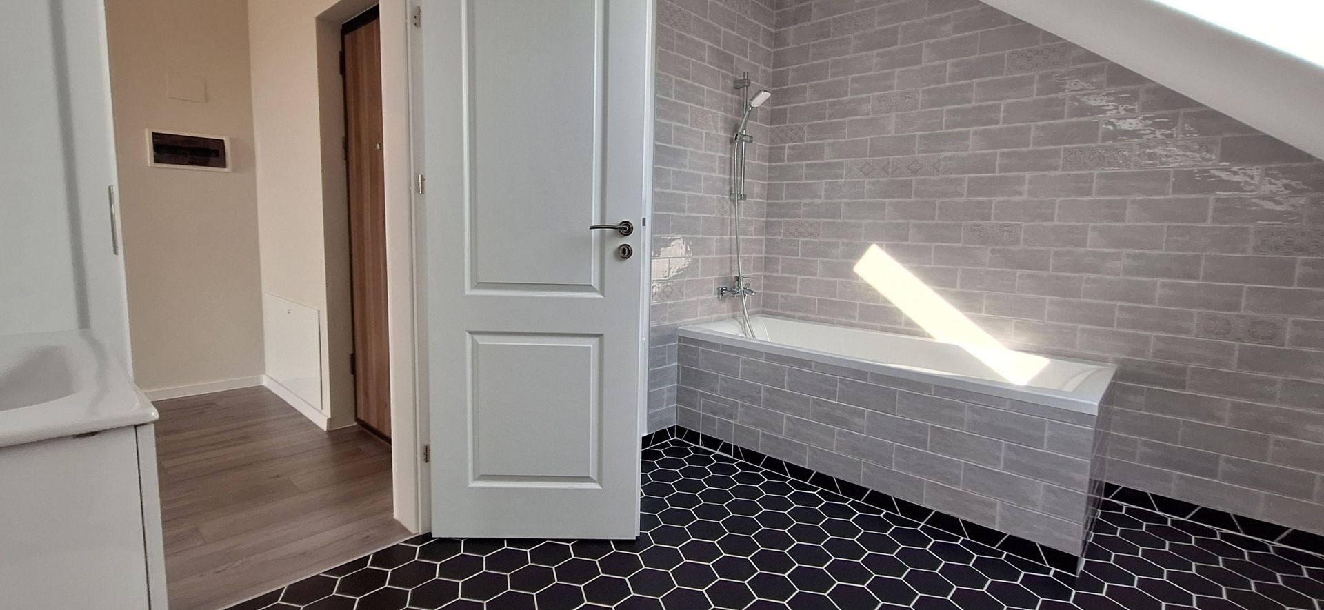 Apartament cu 3 camere si 2 locuri de parcare - Poză 8