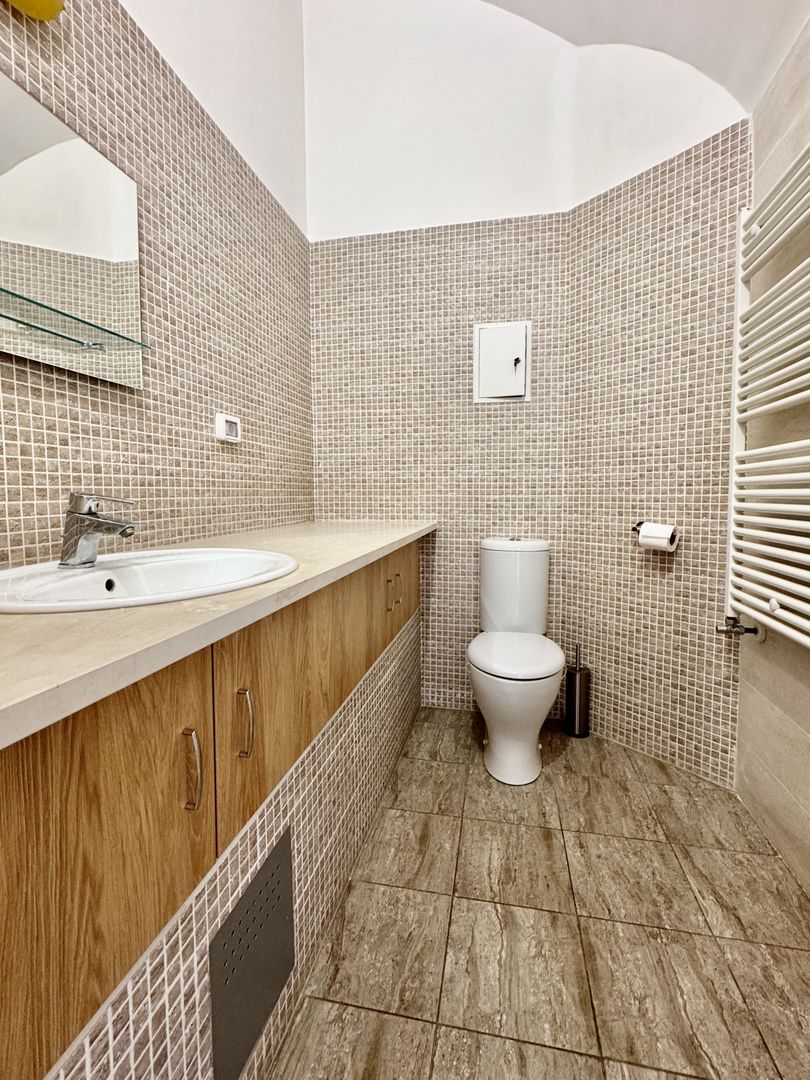 Spatiu birou in cladire istorica restaurata - Poză 16