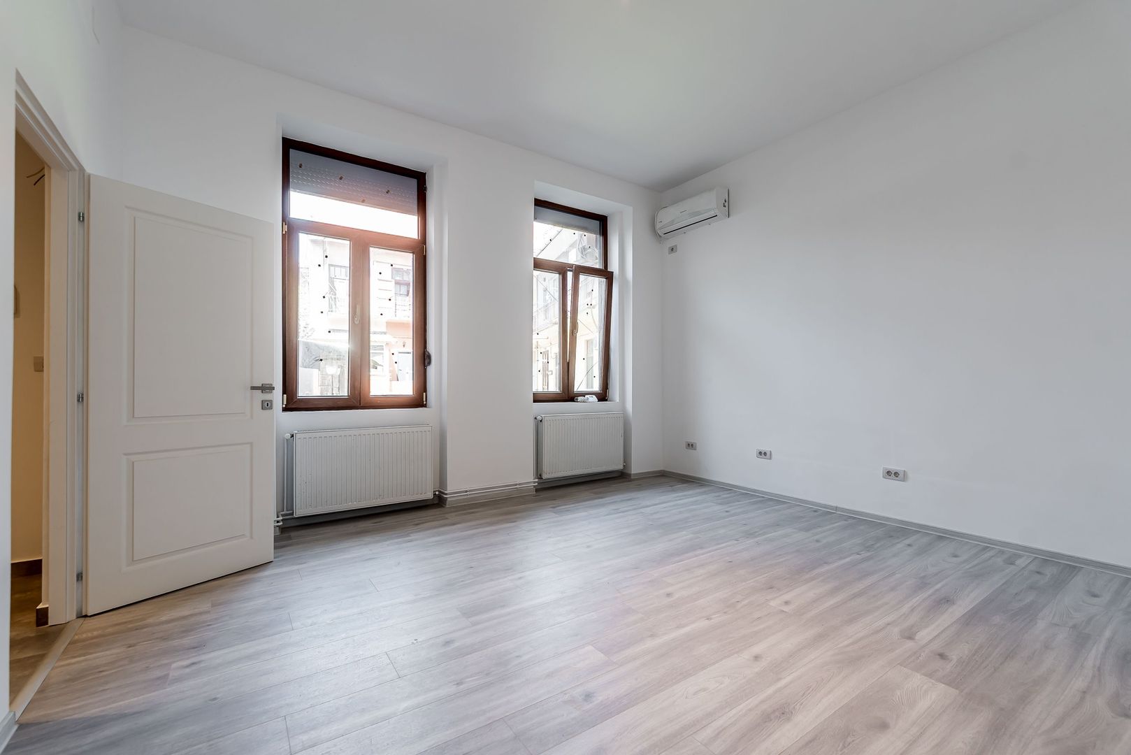 De vânzare apartmanent central | parter | renovat - Poză 1