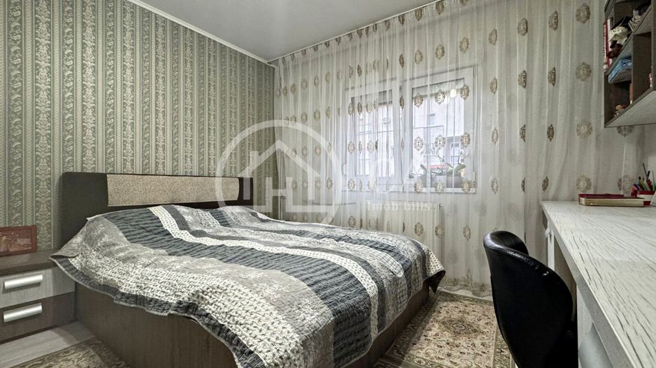 Apartament cu 3 camere de vanzare in Decebal, Oradea - Poză 1