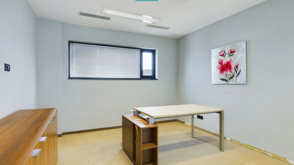 Clădire modernă pentru birouri 340 mp - Poză 14