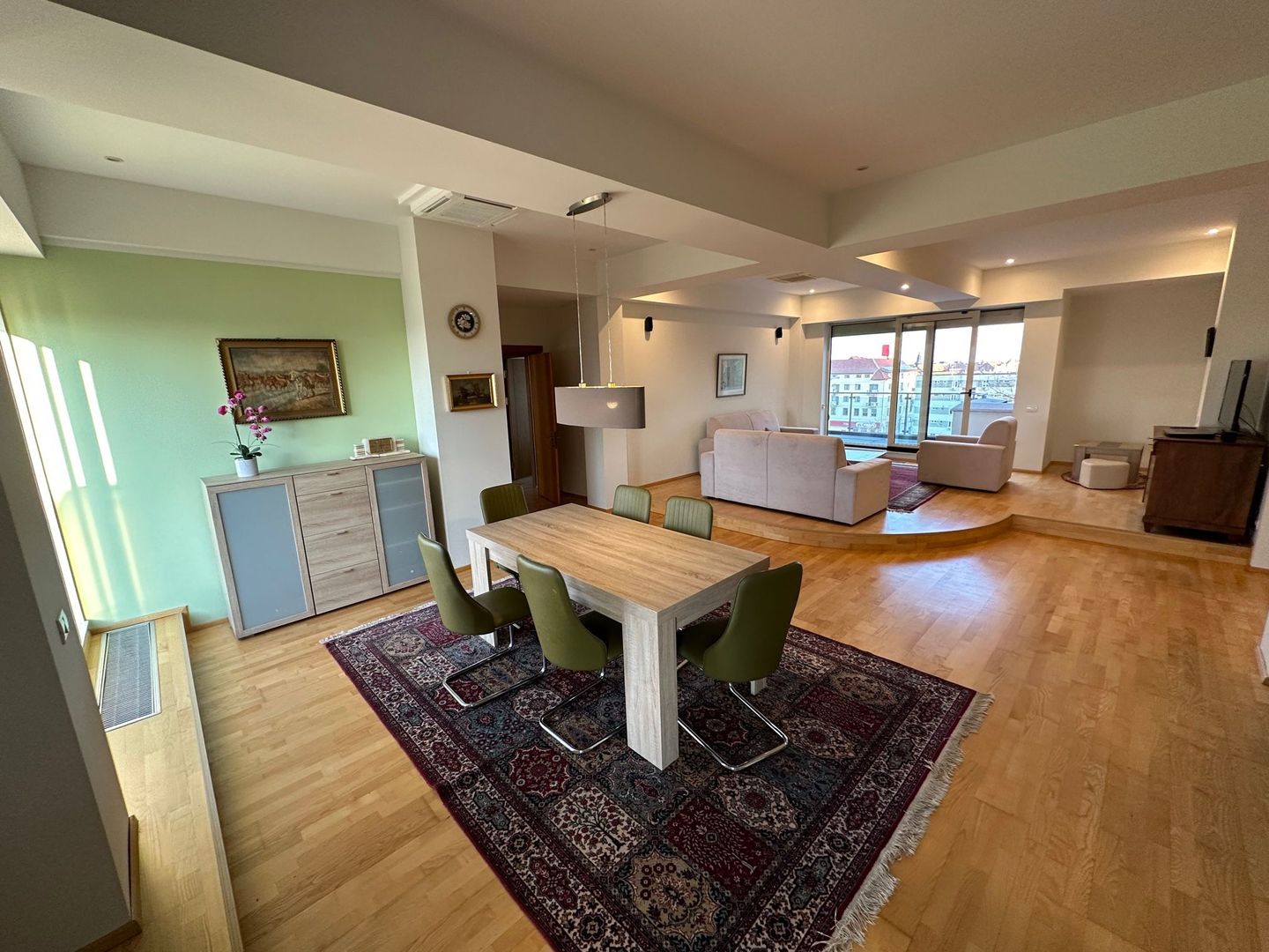 Penthouse de închiriat cu terase de 65 mp - Poză 1