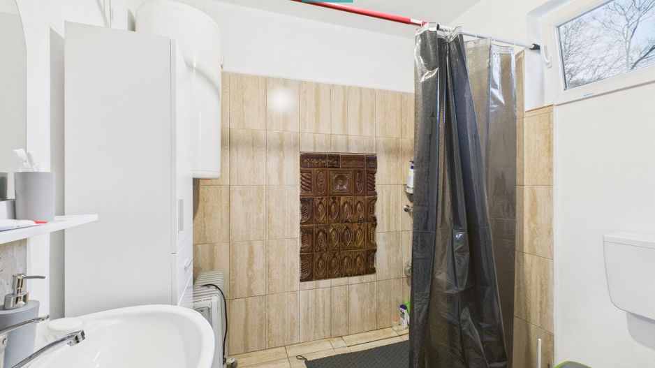 Casă renovată în localitatea Lazuri, Arad - Poză 9