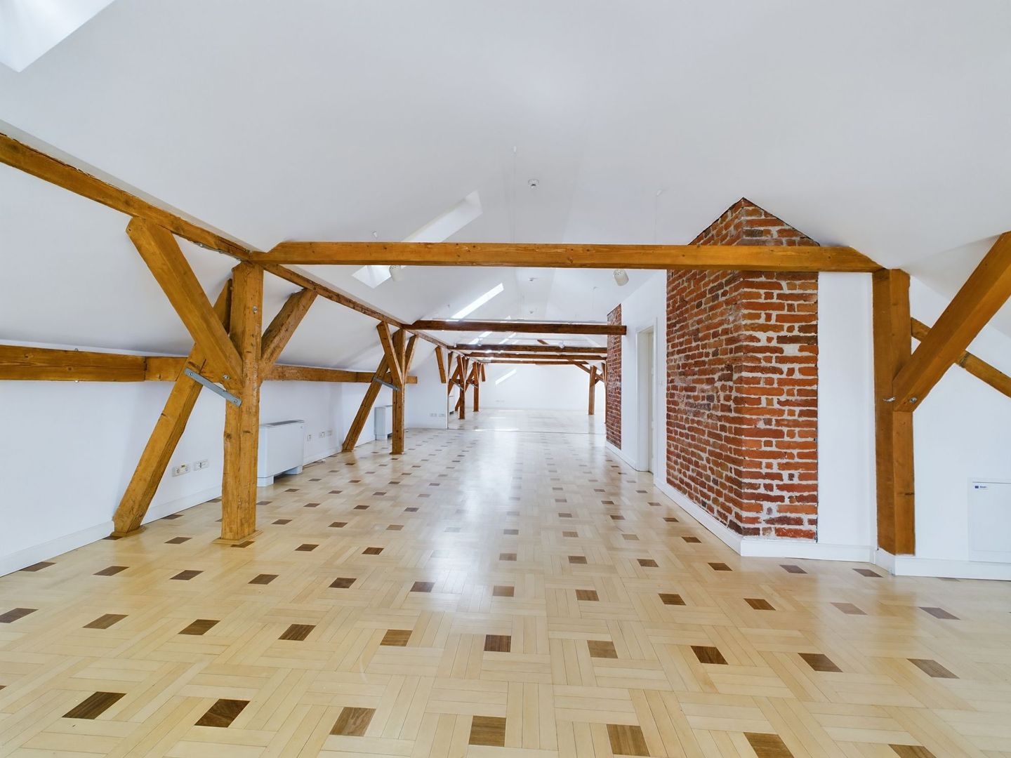 Spații de birouri lângă Tribunal - Poză 1