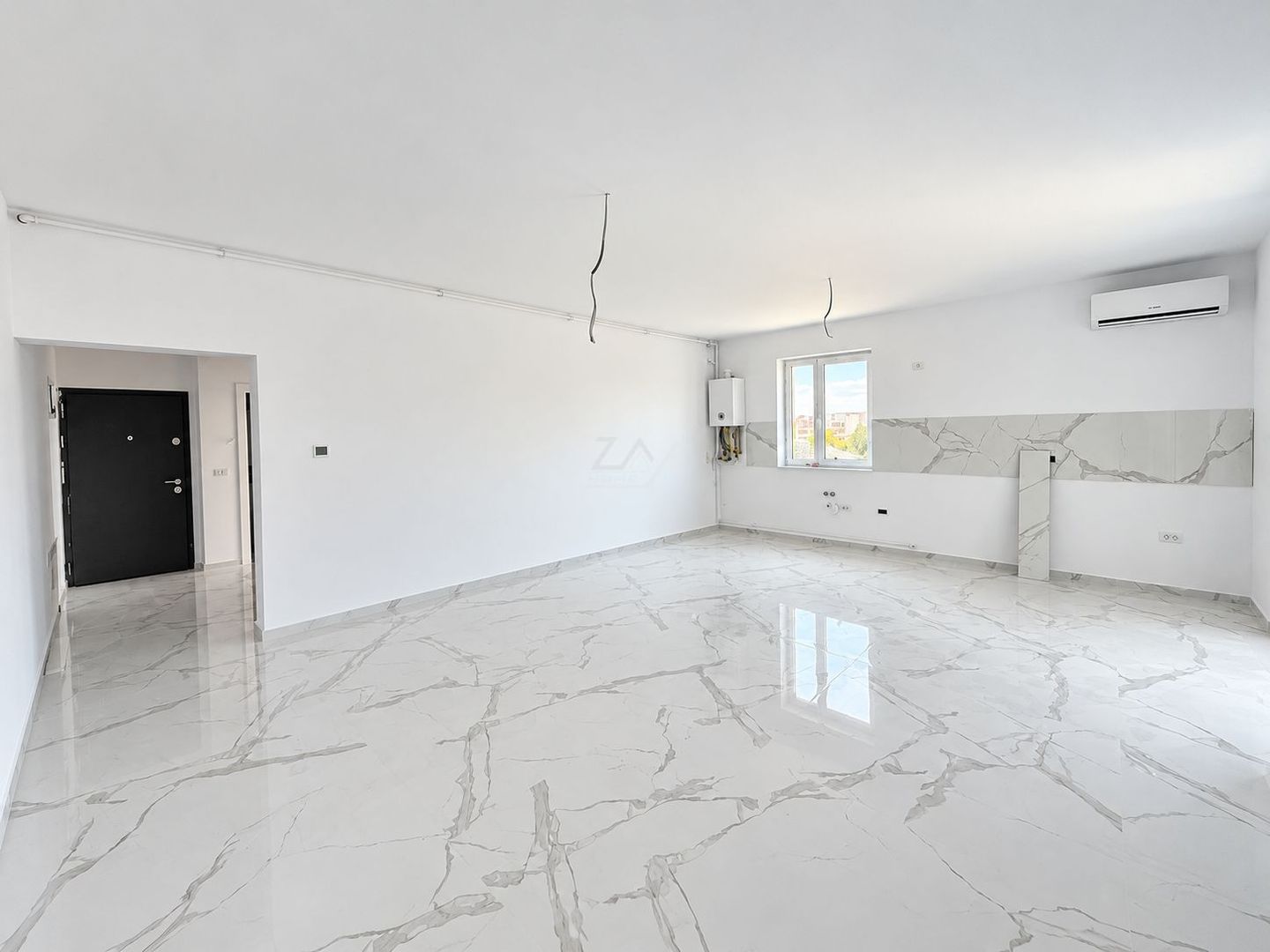 Apartament cu 3 camere si doua bai. Finisaje de calitate. Parcare - Poză 2