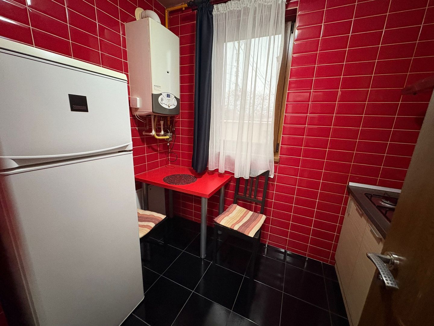 GARSONIERA APARATORII PATRIEI, PET-FRIENDLY, CENTRALA, METROU 10 MIN - Poză 4