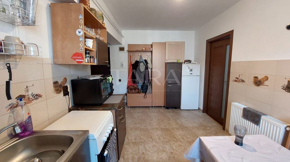 Apartament cu 2 camere decomandat, balcon, 56mp. - Poză 2