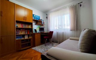 Apartament cu 3 camere de vanzare, Cetate - Poză 6