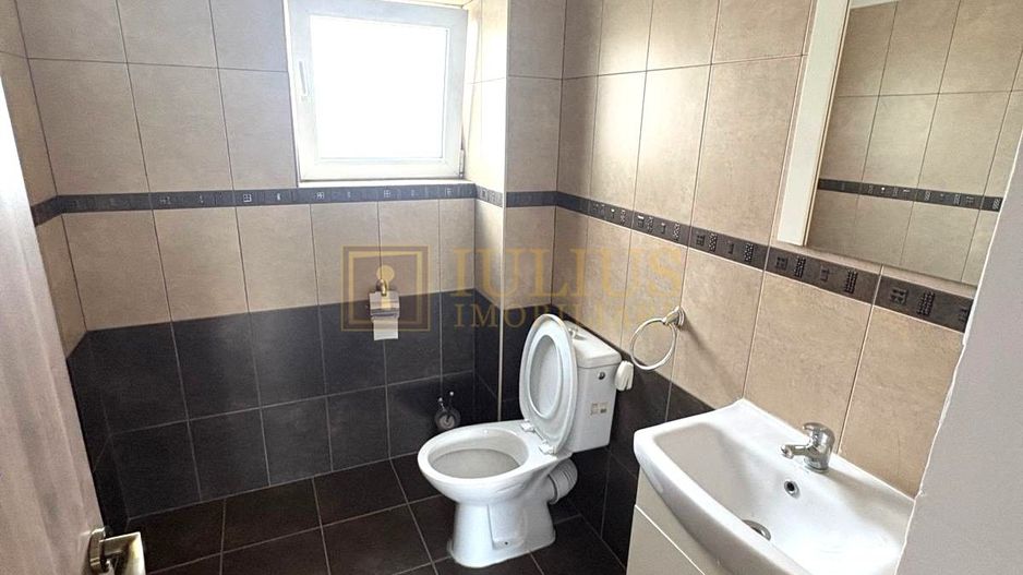 Apartament la curte, 2 băi, loc de parcare, zona linistita, dressing - Poză 9
