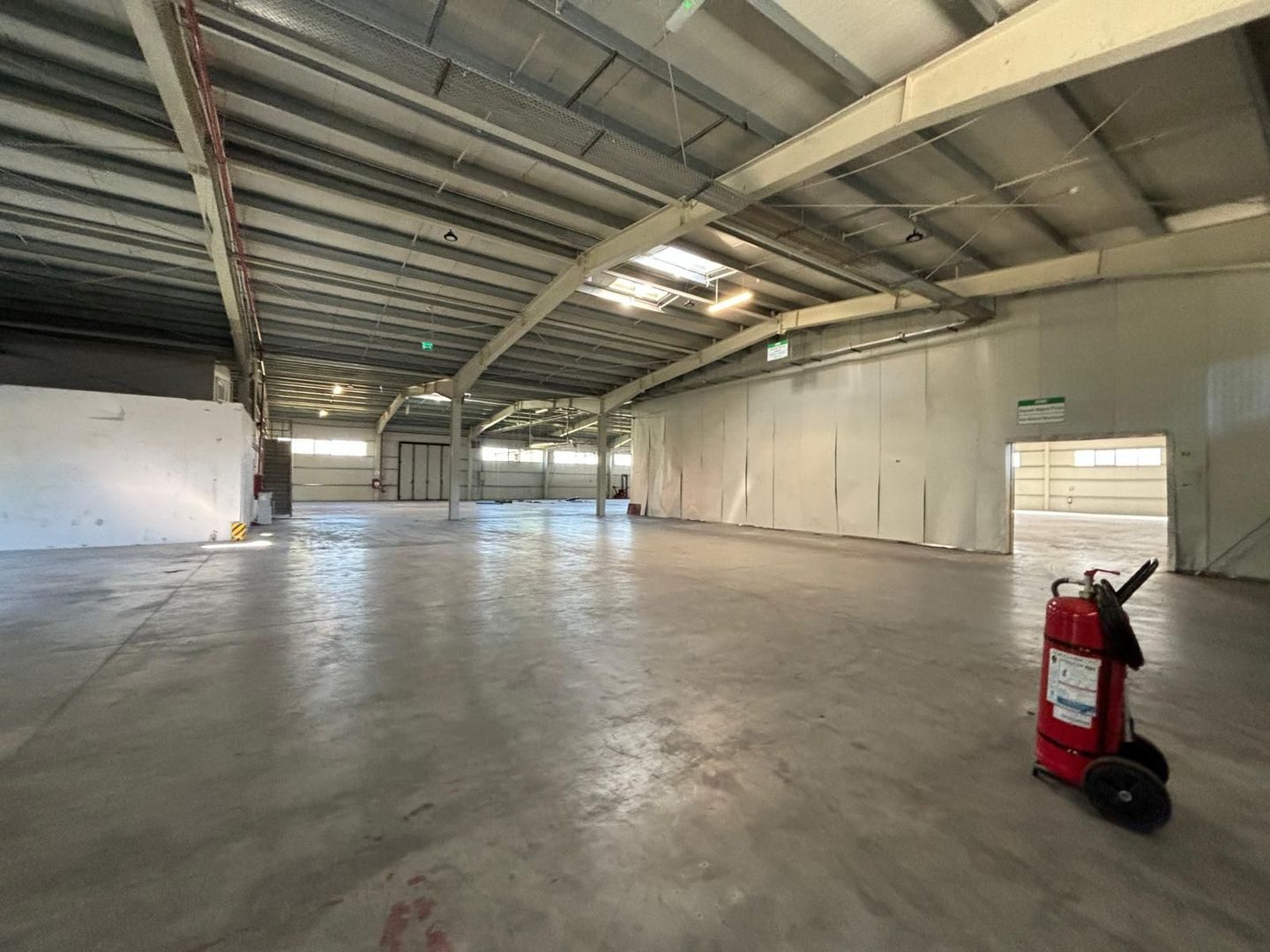 Hala 5000 mp dotata pentru productie si depozitare ISU categoria D - Poză 26