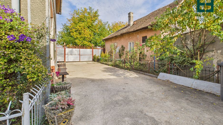 Casă cu 10 camere și 1437 mp teren în Ineu - Arad - Poză 34