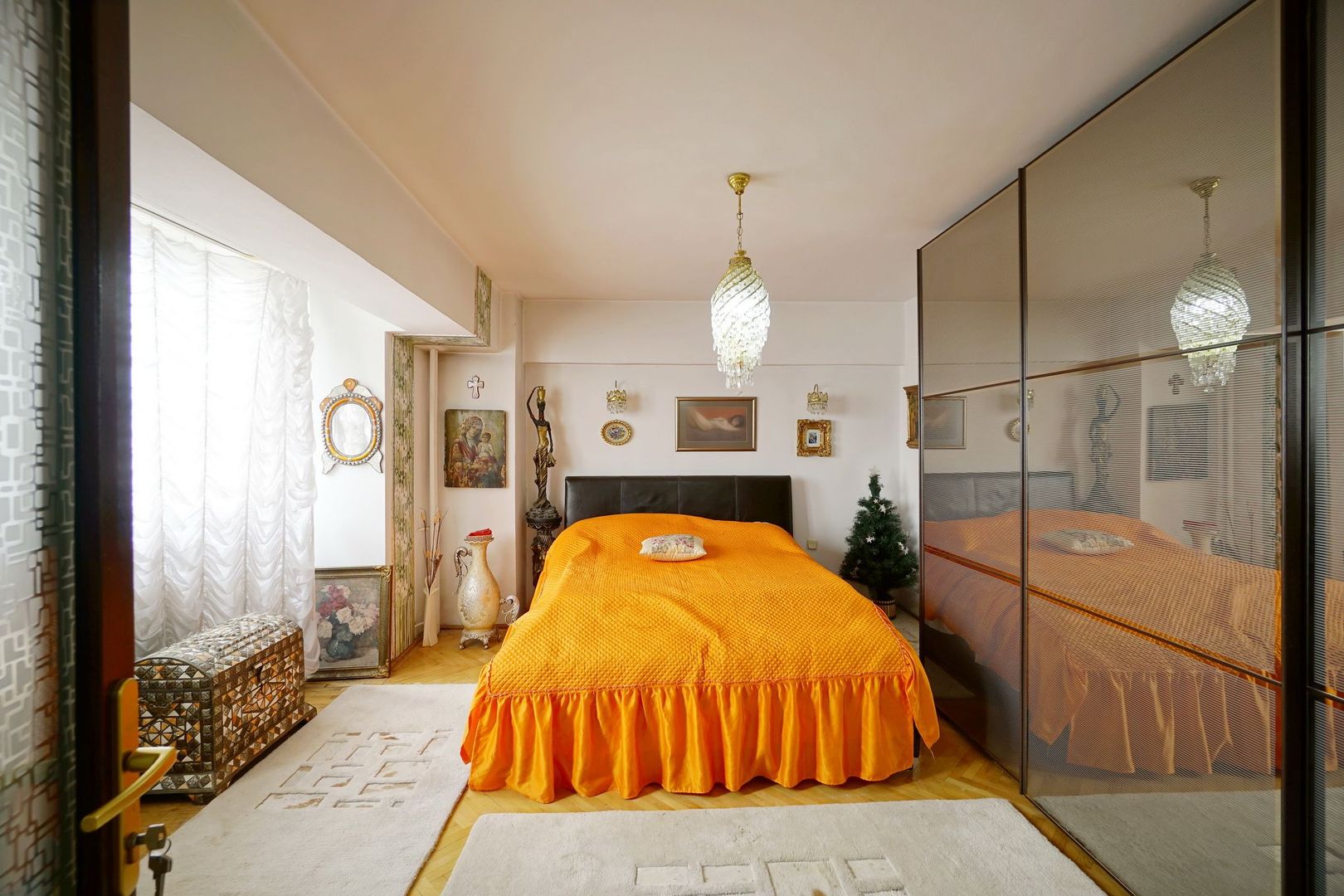 Apartament 5 camere in Piata Victoriei,bloc 1995 - Poză 4