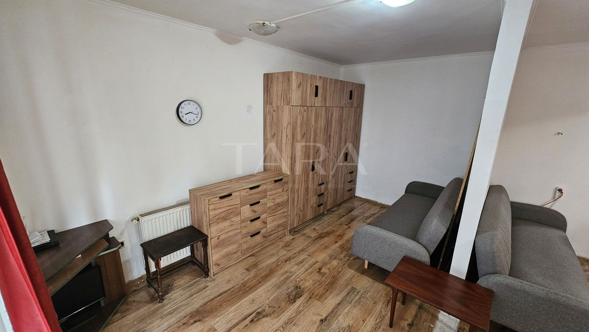 Apartament cu 2 camere, balcon închis, parter, Florești. - Poză 1