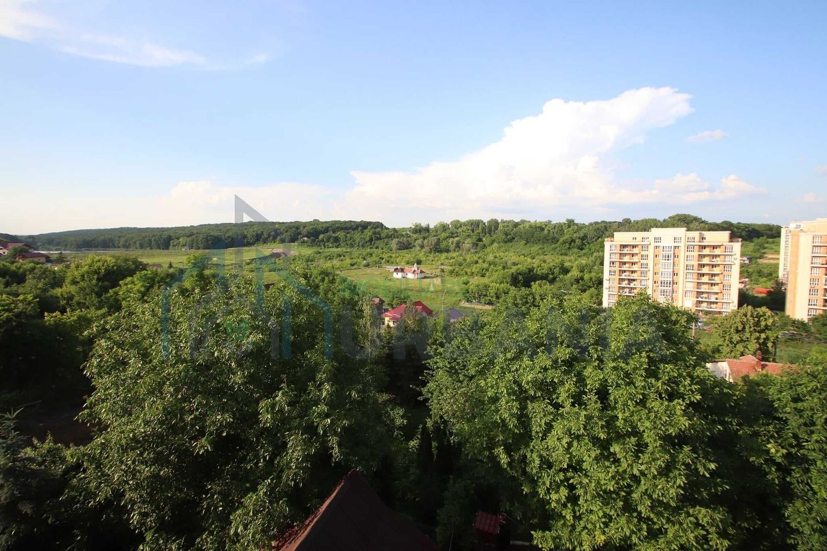 Vilă modernă în Tătărași, 240 mp, 6 camere, terasă cu vedere - Poză 8