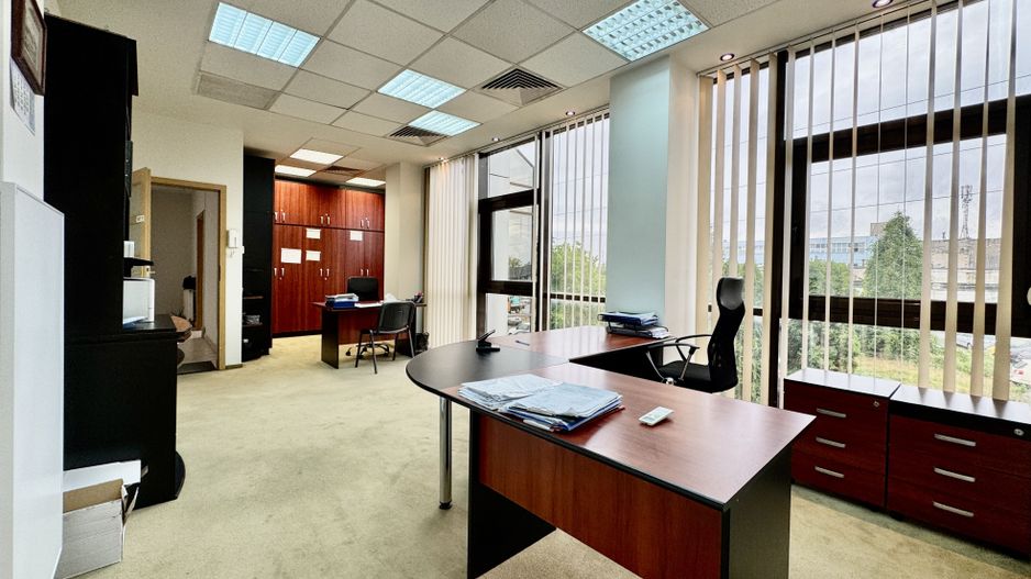 Spațiu pentru birouri langa Funshop Buziașului - Poză 31