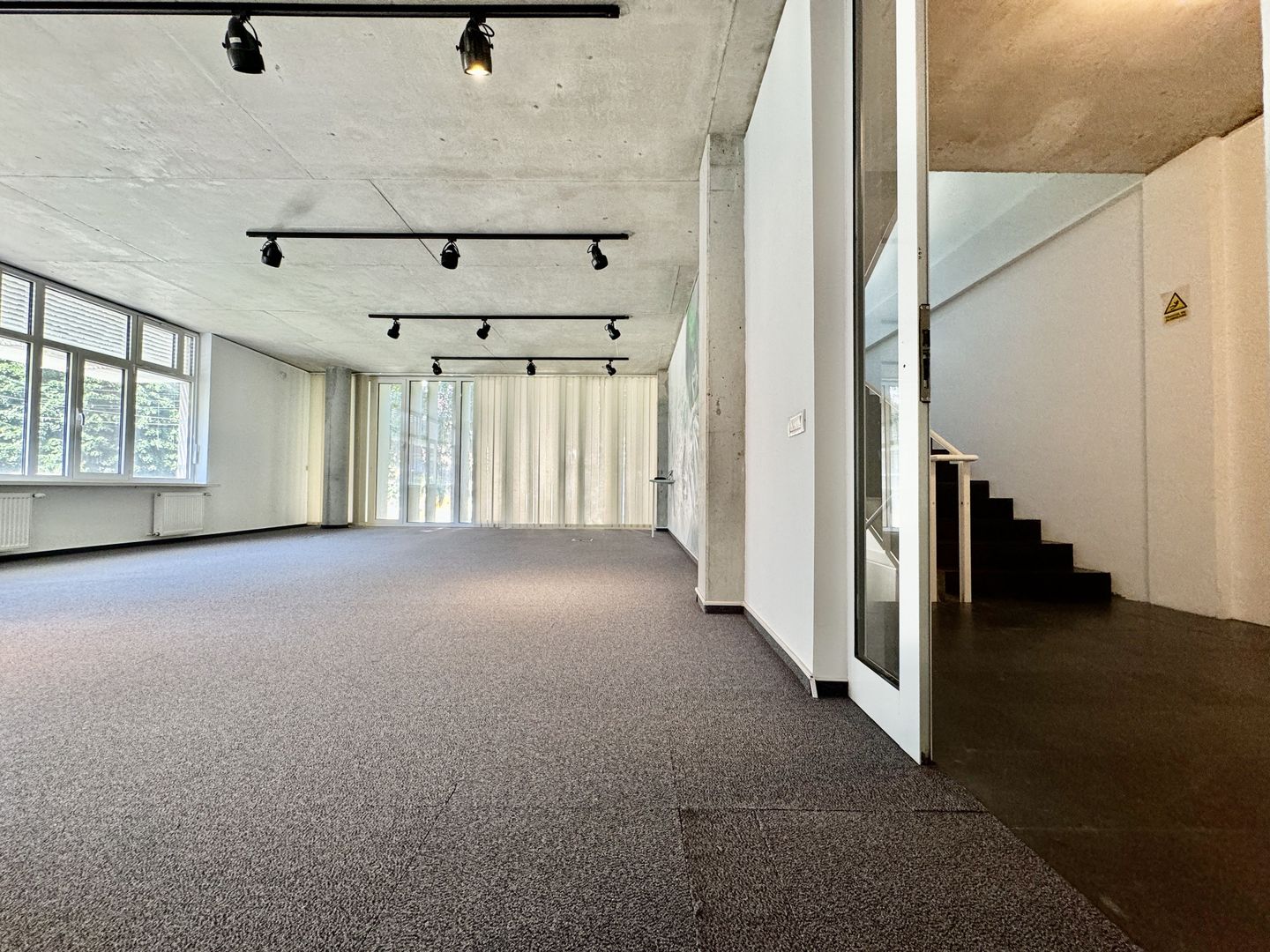 Clădire de birouri în zona Centrală - Poză 18