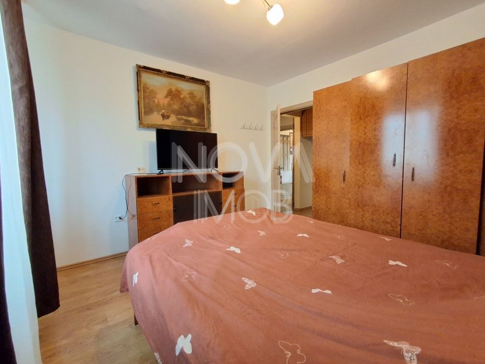 Apartament de inchiriat 3 camere etajul 4, cu lift,  Zona Vasile Aaron - Poză 9