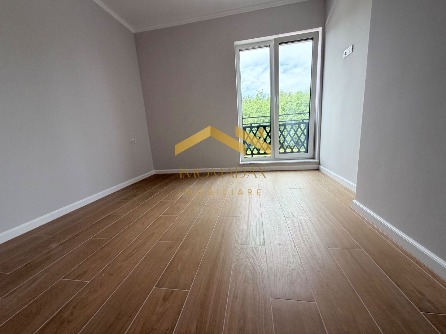 Bucovăț-Duplex 4 Camere-La Cheie - Poză 12