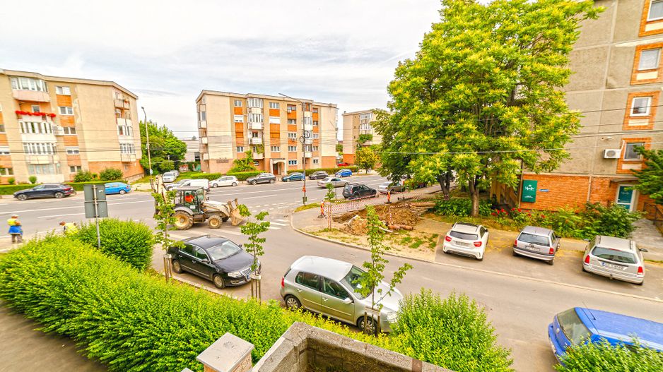 Apartament spațios în zona Banu Mărăcine - Poză 2