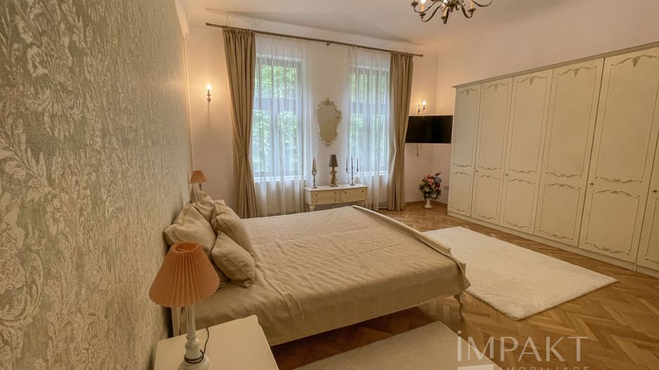 Apartament deosebit cu 3 camere, curte si parcare, aproape de Centru - Poză 5