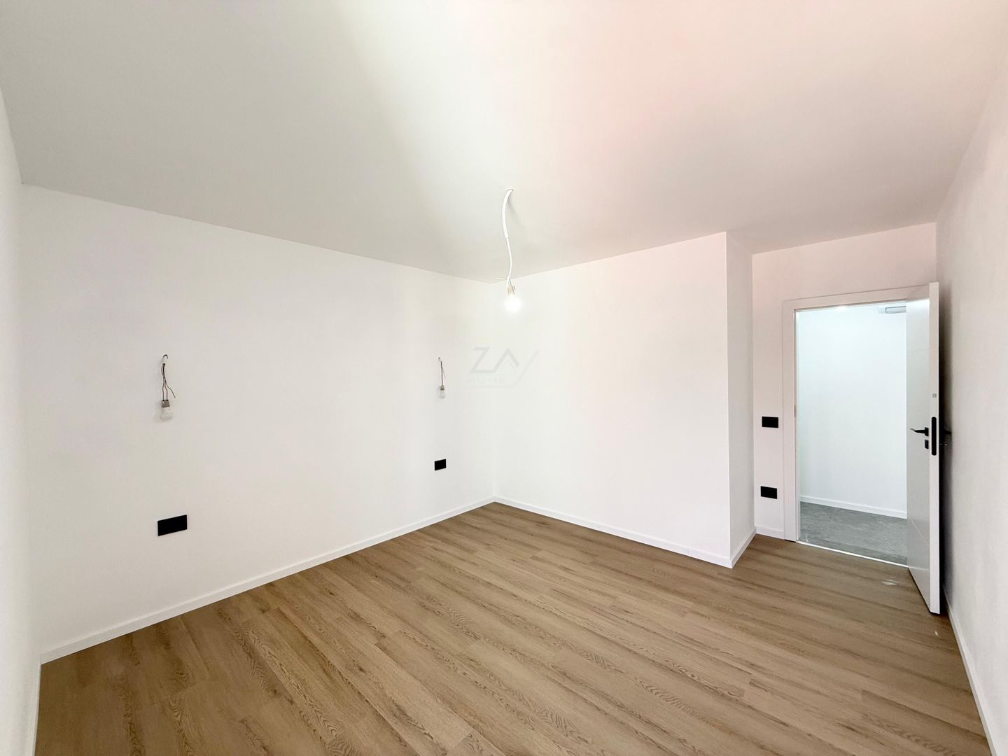 Ap pe 2 niveluri. Bucatarie inchisa, 2 bai. 2 locuri de parcare. - Poză 7