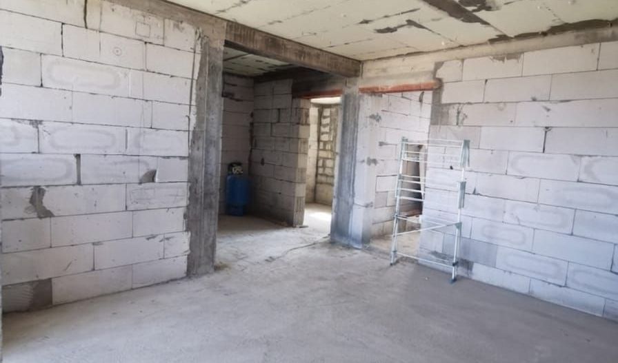 Casa la rosu în Plaiul Vulcănești - Poză 11
