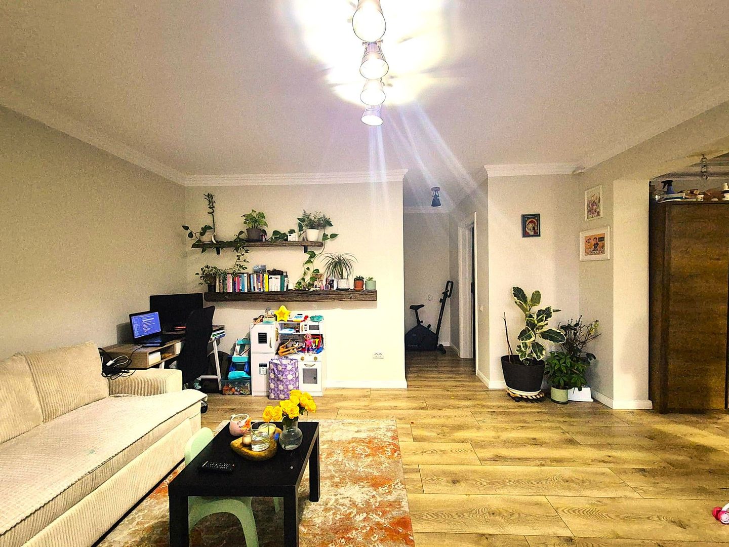 Zona Coresi, 2 camere ,59 mp,  cu grădină proprie și  loc de parcare. - Poză 4