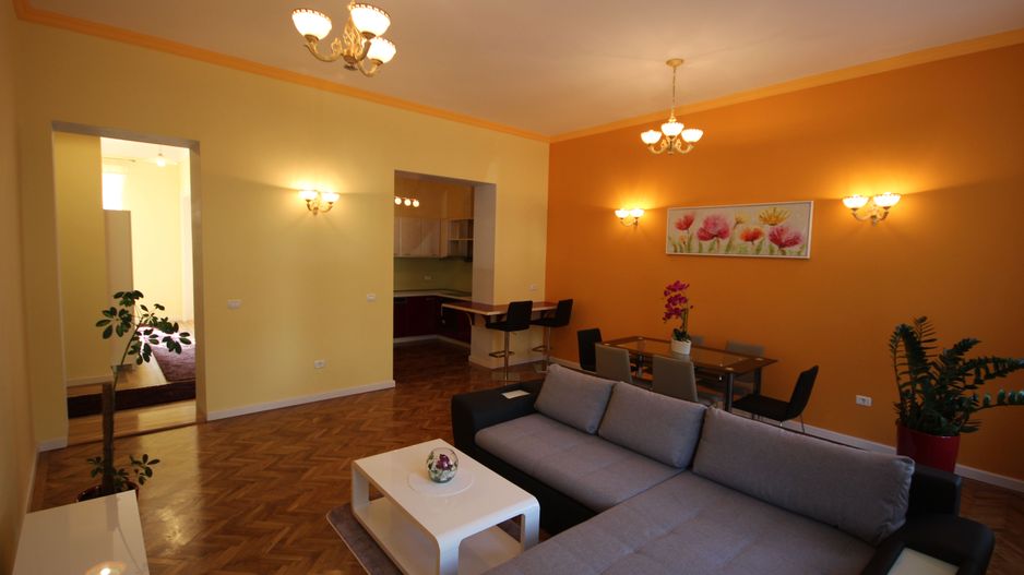 Apartament deosebit cu 3 camere de închiriat în zona Odobescu - Poză 1
