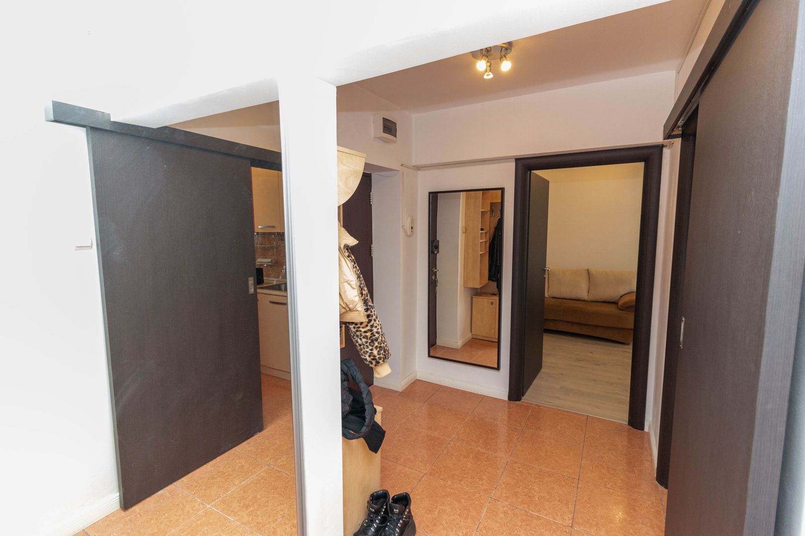 Apartament cu 2 camere decomandat de vanzare in zona Muncii Basarabia - Poză 20