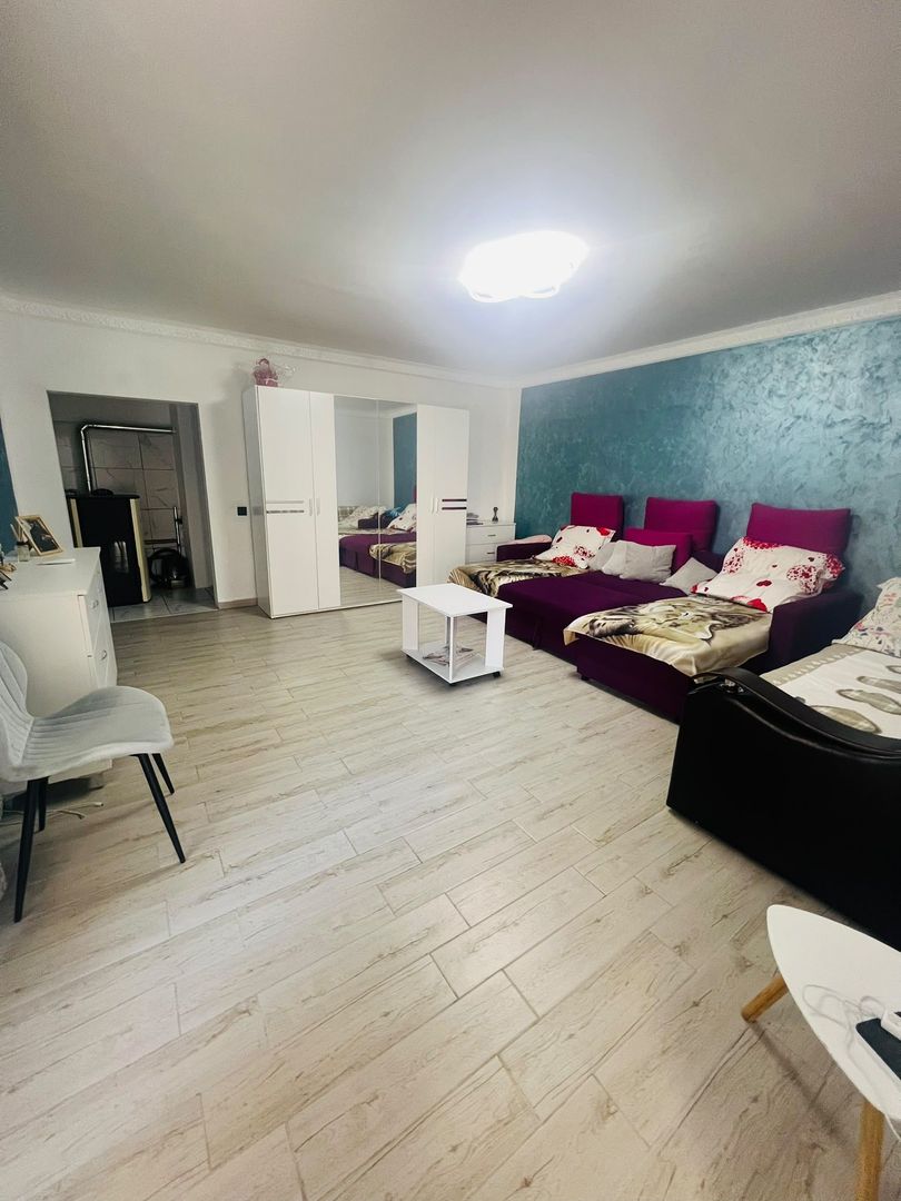 Apartament cu 2 camere la curte comuna , zona centrala - Poză 2