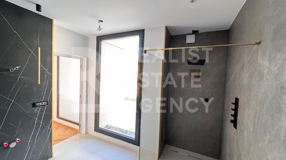 Vilă Spațioasă cu grădină privată în Nordul Capitalei. - Poză 8