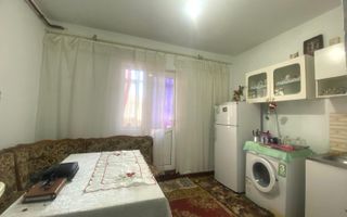 Vanzare apartament cu 3 camere , decomandat in Targoviste- Micro 12 - Poză 2