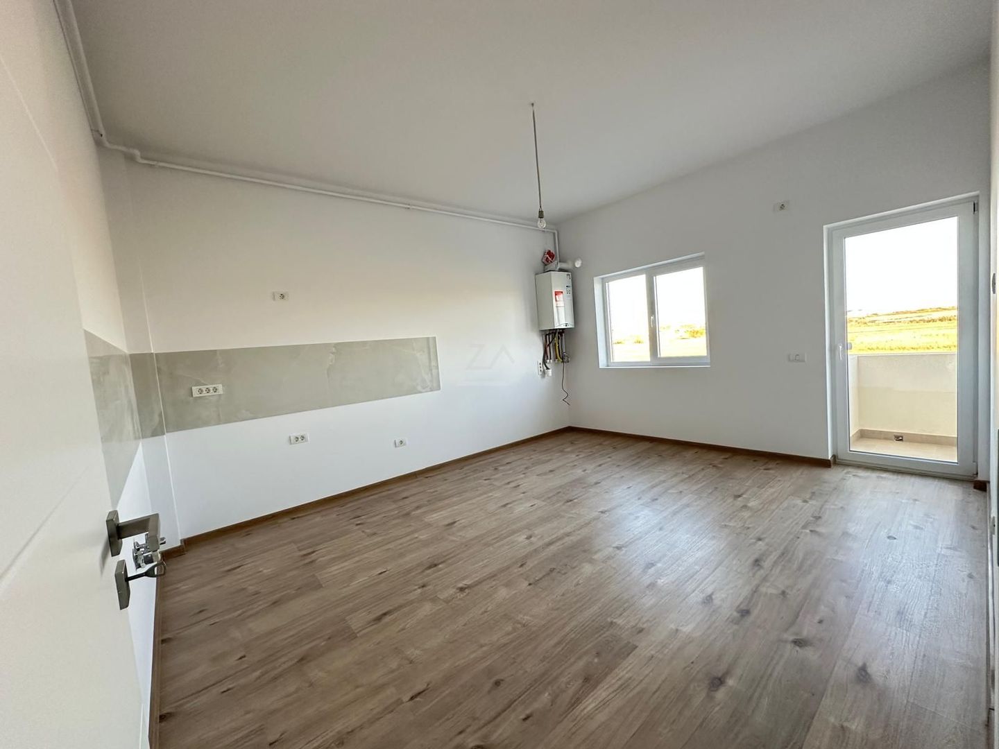 Etaj intermediar. Bloc finalizat. Loc de parcare. - Poză 3